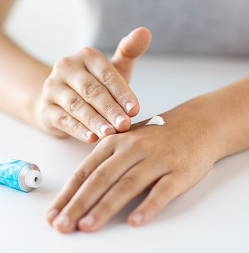 연고 및 약물 치료